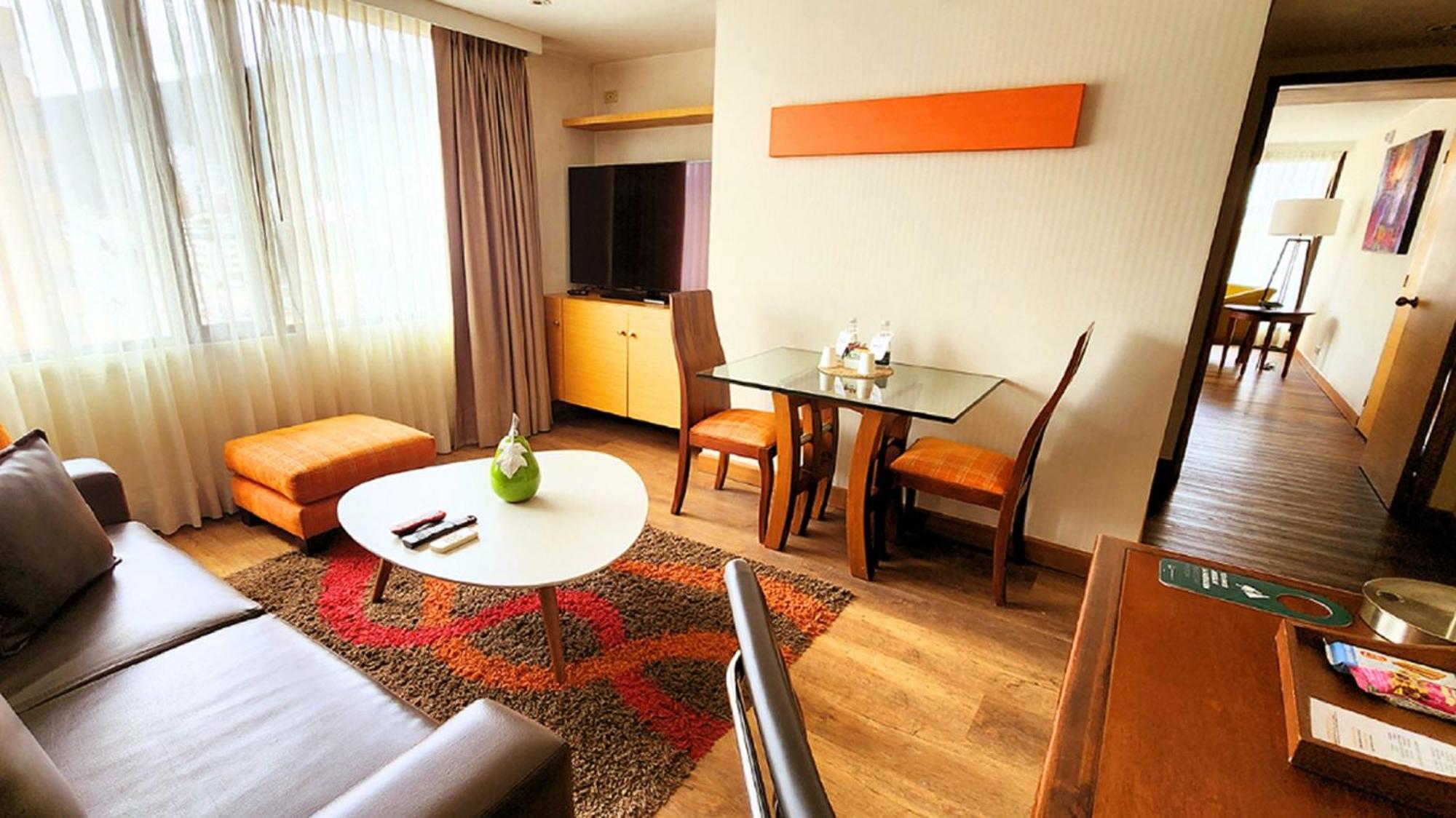 Bogota Plaza Hotel المظهر الخارجي الصورة A living room in a serviced apartment in Beijing, China